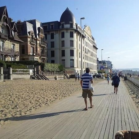 Un Chez Soi Bord De Mer ทรูวิลล์-ซูร์-แมร์ ภายนอก รูปภาพ