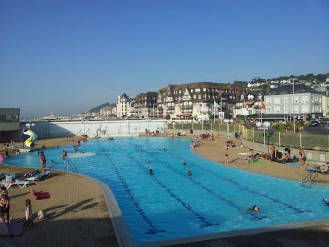 Un Chez Soi Bord De Mer ทรูวิลล์-ซูร์-แมร์ ภายนอก รูปภาพ