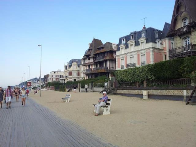 Un Chez Soi Bord De Mer ทรูวิลล์-ซูร์-แมร์ ภายนอก รูปภาพ
