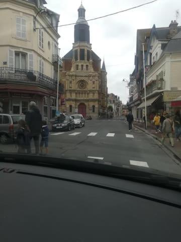 Un Chez Soi Bord De Mer ทรูวิลล์-ซูร์-แมร์ ภายนอก รูปภาพ